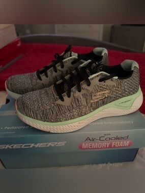 Skechers Memory Foam Sneakers - minimal wear!